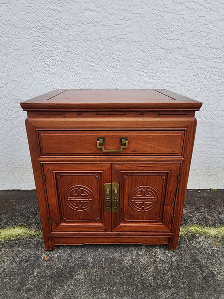 VINTAGE GEORGE ZEE & CO KILN DRIED HAND CARVED ROSEWOOD/TEAK CHINOISERIE MING CABINET/ NIGHTSTAND/ END TABLE