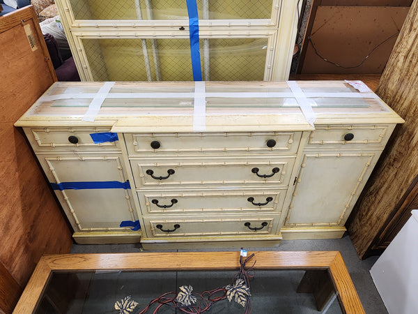 VINTAGE JASPER CABINET ILLUMINATED FAUX BAMBOO 🎋 BUTLERS CHINA CABINET/ DESK/ CONSOLE W/BUBBLE GLASS