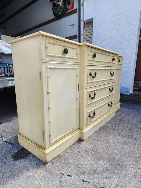 VINTAGE JASPER CABINET ILLUMINATED FAUX BAMBOO 🎋 BUTLERS CHINA CABINET/ DESK/ CONSOLE W/BUBBLE GLASS