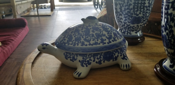 THE BOMBAY CO. BLUE AND WHITE CHINOISERIE PORCELAIN TURTLE TURTLE TUREEN - MISC