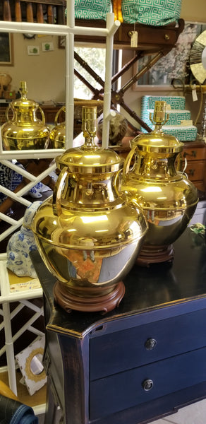 VINTAGE CHINOISERIE BRASS URN GINGER JAR LAMPS W/WOOD BASE (2)