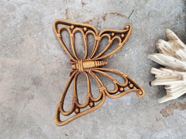 VINTAGE SYROCO/ HOMCO RESIN BUTTERFLIES 💛🦋🤍 (4) / WHITE/ GOLD ROSE WALL DECOR ~ MISC