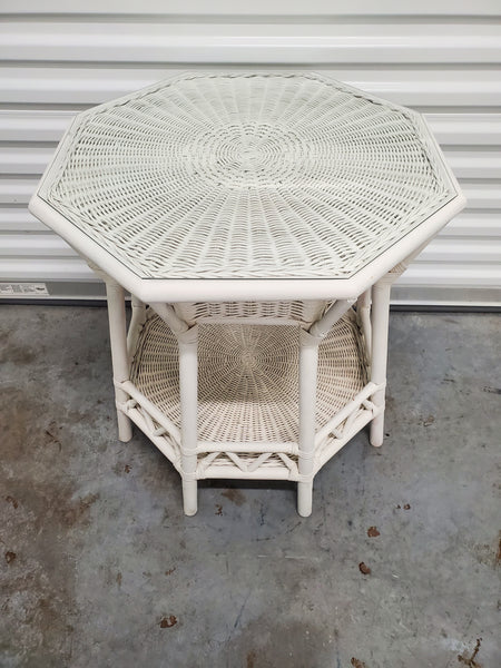VINTAGE WHITE WICKER/RATTAN/WOOD OCTAGON ACCENT/END TABLE