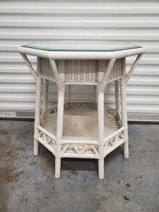 VINTAGE WHITE WICKER/RATTAN/WOOD OCTAGON ACCENT/END TABLE