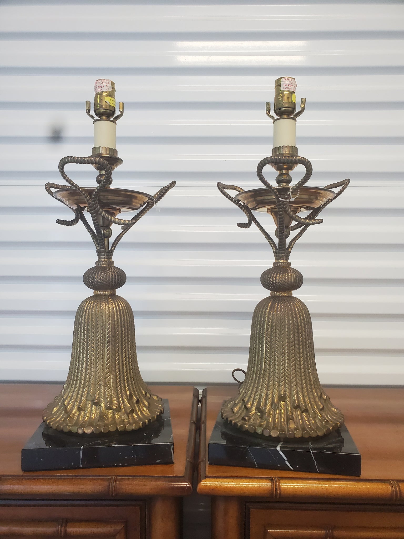 VINTAGE CHAPMAN 1992 CAST BRASS TASSEL/ROPE LAMPS W/SHADES ON BLACK MARBLE BASE (2)