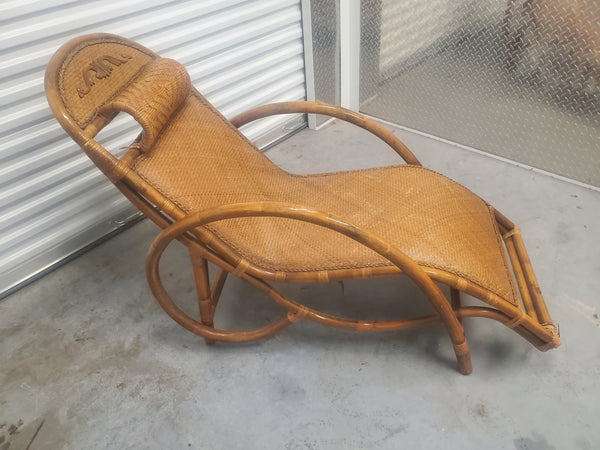 VINTAGE BAMBOO RATTAN CANE PRETZEL CHAISE LOUNGE / ACCENT O/S CHAIR