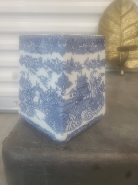 RINGTONS LIMITED TEA MERCHANTS BLUE AND WHITE CHINOISERIE/PAGODA TEA-BISCUIT-NUMMY-COOKIE JAR/CANISTER/FLOWER POT/PLANTER/DISH ~ MISC