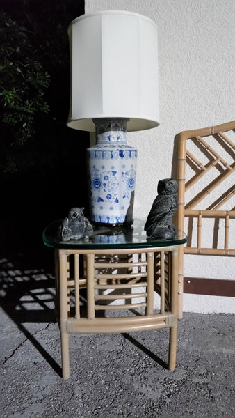 VINTAGE BLUE AND WHITE CHINOISERIE LAMP W/SHADE