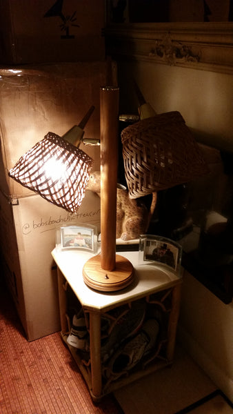 MID CENTURY MODERN ARTICULATING WOOD TABLE LAMP WITH RATTAN SHADES
