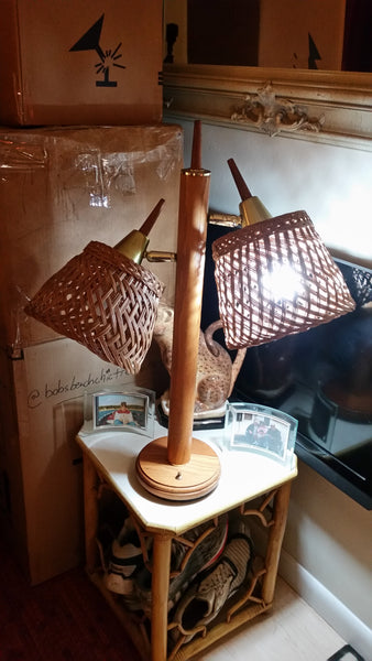 MID CENTURY MODERN ARTICULATING WOOD TABLE LAMP WITH RATTAN SHADES