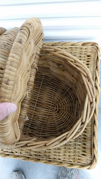 VINTAGE BRAIDED BAMBOO/RATTAN PIC~I~NIC BASKET - MISC