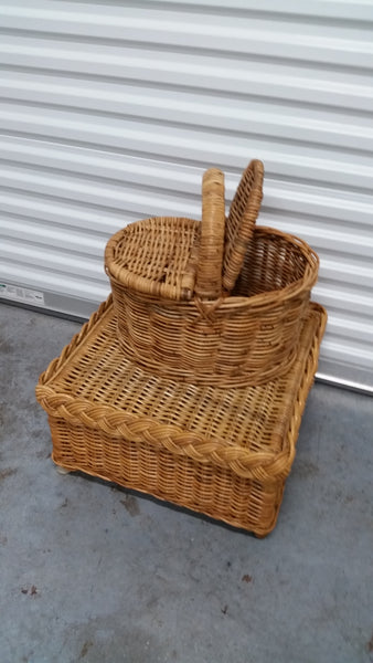 VINTAGE BRAIDED BAMBOO/RATTAN PIC~I~NIC BASKET - MISC