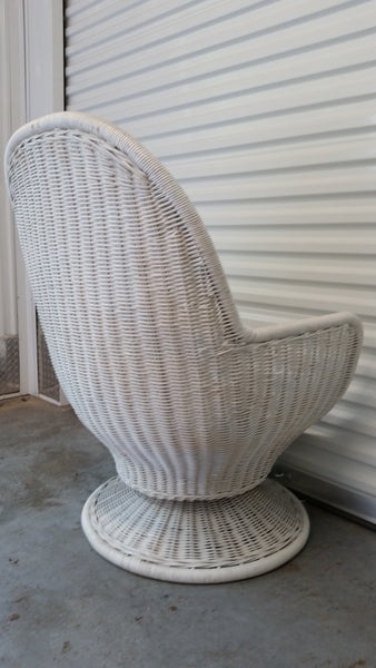 VINTAGE ROCK AND SWIVEL WICKER EGG ACCENT CHAIR O/S CHAIR W/CUSHIONS