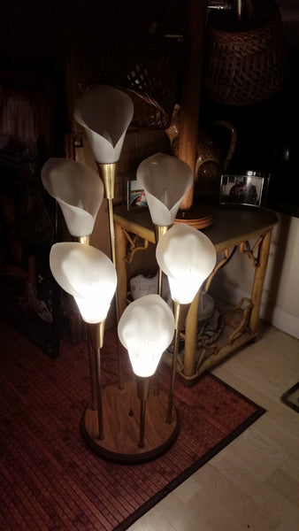 VINTAGE BRASS/ACRYLIC CALLA LILY 6 LIGHT TABLE LAMP ON WOOD BASE