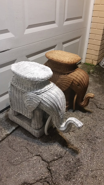 VINTAGE WHITE WICKER ELEPHANT PLANT STAND/ACCENT TABLE ~ MISC