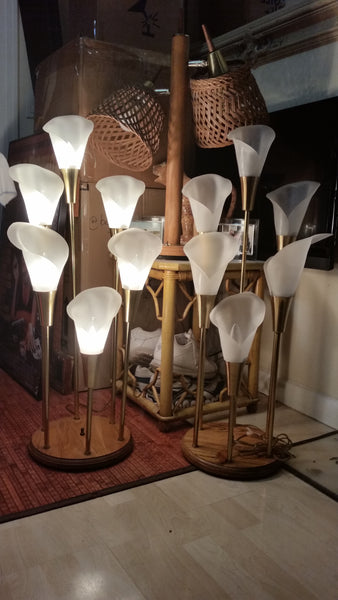 VINTAGE BRASS/ACRYLIC CALLA LILY 6 LIGHT TABLE LAMP ON WOOD BASE
