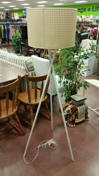 WHITE TRIPOD FLOOR LAMP W/SHADE