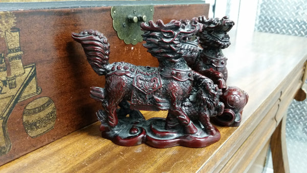 VINTAGE RED RESIN FOO HORSEEYS (!?🐎?!) DOG LION DRAGON MOMMA/DADDY SCULPTURES (2) ~ MISC