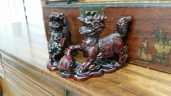 VINTAGE RED RESIN FOO HORSEEYS (!?🐎?!) DOG LION DRAGON MOMMA/DADDY SCULPTURES (2) ~ MISC