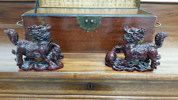 VINTAGE RED RESIN FOO HORSEEYS (!?🐎?!) DOG LION DRAGON MOMMA/DADDY SCULPTURES (2) ~ MISC