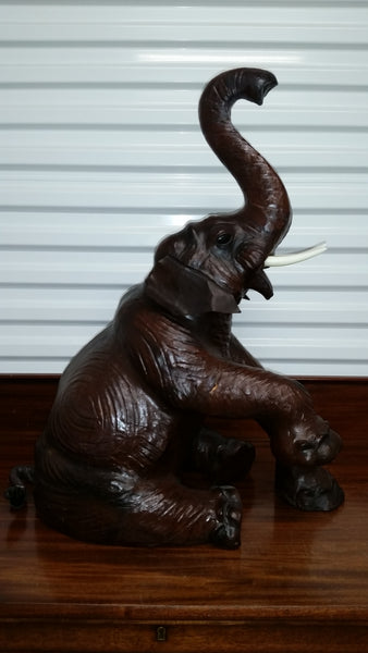 VINTAGE GENUINE LEATHER SITTING & SHAKING 🤝🐘 ELEPHANT SCULPTURE/STATUE ~ MISC