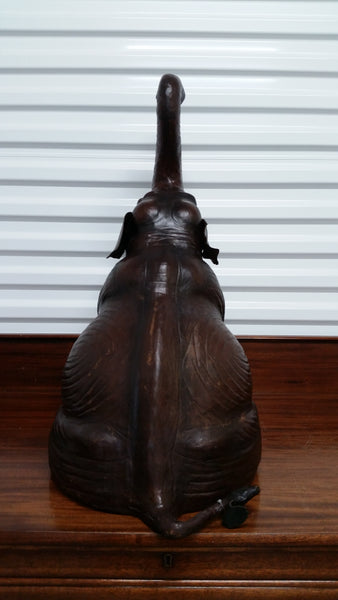 VINTAGE GENUINE LEATHER SITTING & SHAKING 🤝🐘 ELEPHANT SCULPTURE/STATUE ~ MISC