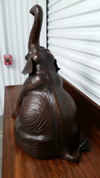 VINTAGE GENUINE LEATHER SITTING & SHAKING 🤝🐘 ELEPHANT SCULPTURE/ STATUE ~ MISC