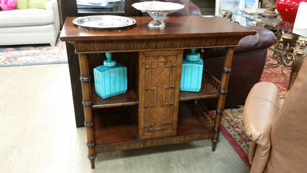 VINTAGE FAUX BAMBOO CHINOISERIE CHIPPENDALE FRETWORK PENCIL BAMBOO RATTAN BAR/ SHELF/ CONSOLE/ CHANGING/ ACCENT TABLE 🎋