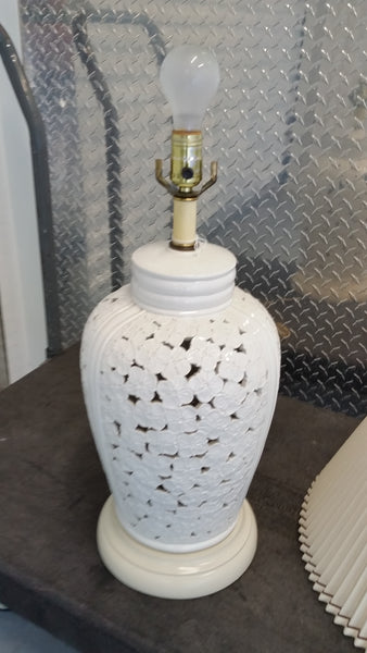 VINTAGE FREDERICK COOPER RETICULATED "BLANC DE CHINE" LAMP W/SHADE 🍀