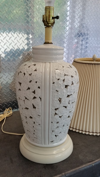 VINTAGE FREDERICK COOPER RETICULATED "BLANC DE CHINE" LAMP W/SHADE 🍀