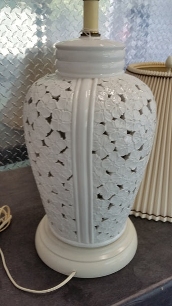 VINTAGE FREDERICK COOPER RETICULATED "BLANC DE CHINE" LAMP W/SHADE 🍀