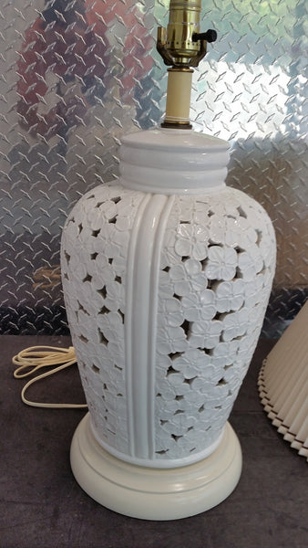 VINTAGE FREDERICK COOPER RETICULATED "BLANC DE CHINE" LAMP W/SHADE 🍀