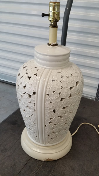 VINTAGE FREDERICK COOPER RETICULATED "BLANC DE CHINE" LAMP W/SHADE 🍀