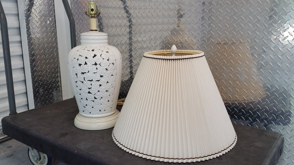 VINTAGE FREDERICK COOPER RETICULATED "BLANC DE CHINE" LAMP W/SHADE 🍀