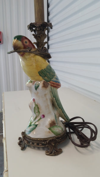 VINTAGE ORIENTAL ACCENT 1880 BRASS AND CERAMIC BIRDIE 🐥with a stick🕊 LAMP W/SHADE