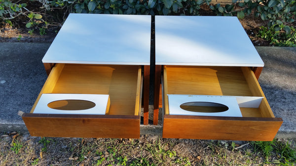 VINTAGE MID CENTURY MODERN KNOLL ASSOCIATES INC WALNUT NIGHTSTANDS/ END TABLES (2)