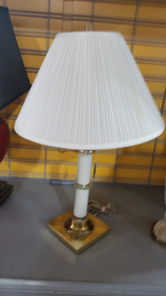 VINTAGE CLEARLIGHT BY BAUER LUCITE/BRASS/FROSTED GLASS ART DECO LAMP W/SHADE